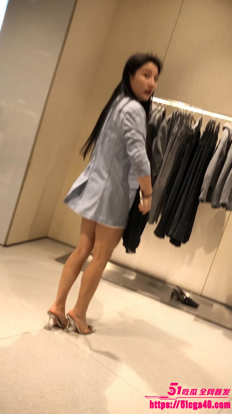 极品少妇逛街被抄底偷拍视频曝光 3