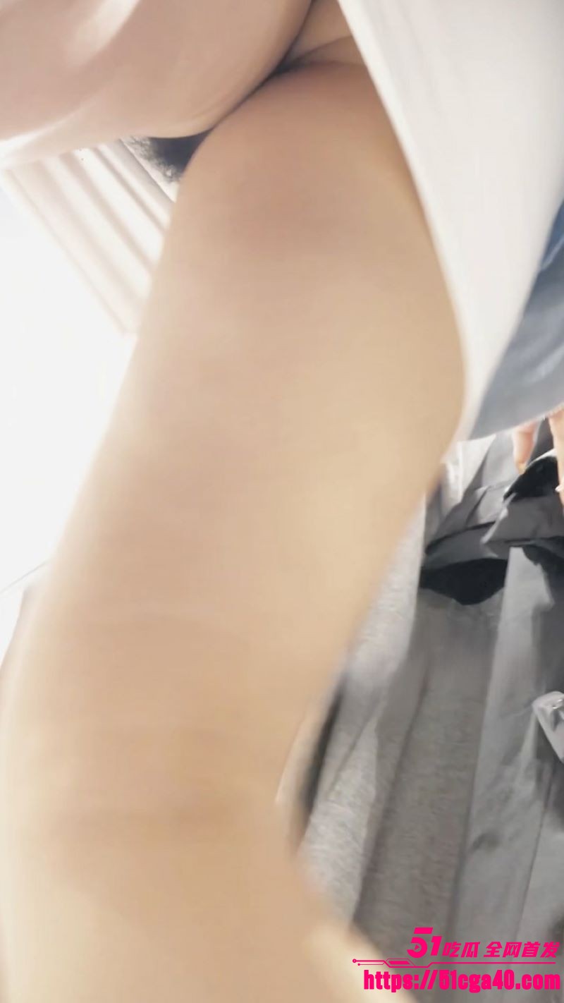 极品少妇逛街被抄底偷拍视频曝光 5
