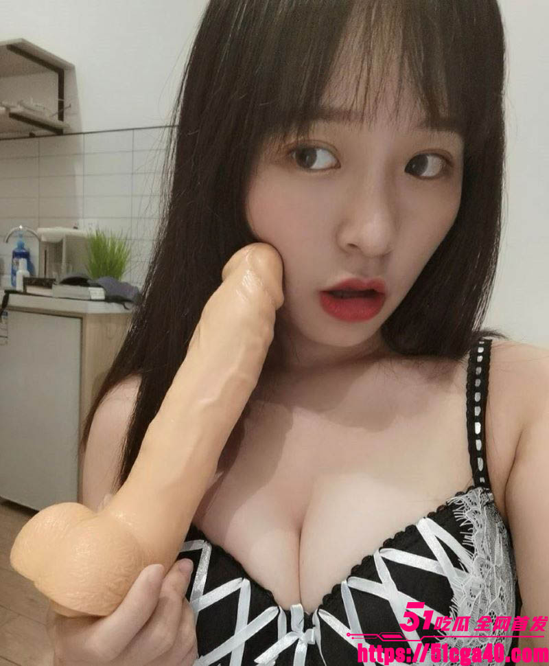 云南反差婊小妹你的未来有我赔揉奶自慰曝光 2