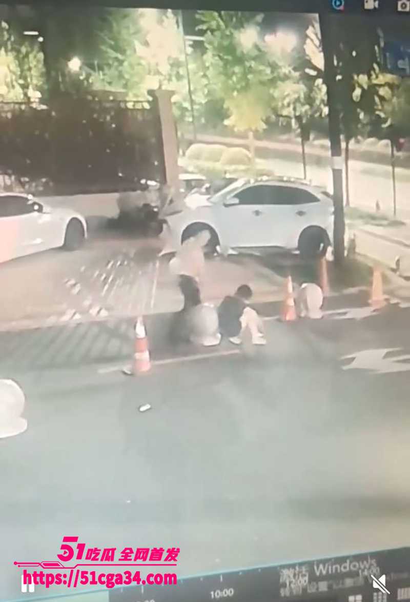 浙江杭州映翠雅苑小区无差别砍人事件视频曝光5拷贝