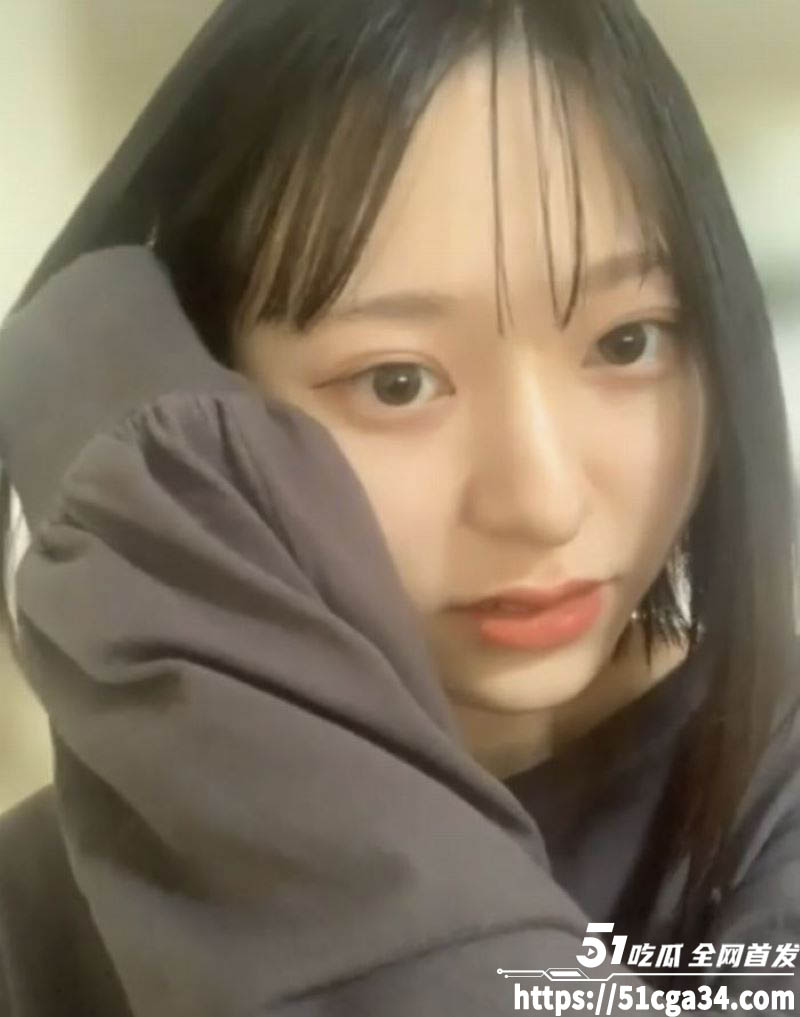 日本清纯系少女 zoom 裸聊45分钟首发！白皙肌肤勾勒娇小身材 手指自慰刺激感爆棚！