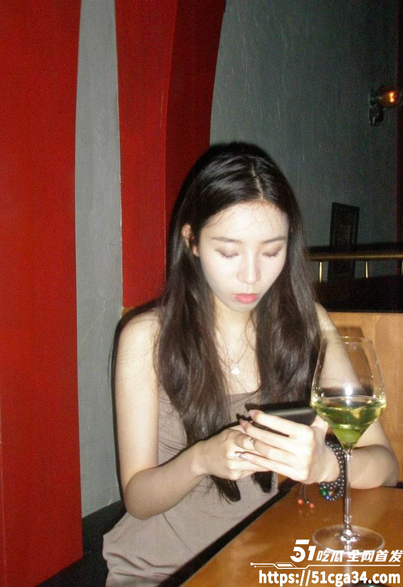 河北唐山美术老师线下兼职被包养视频流出 2