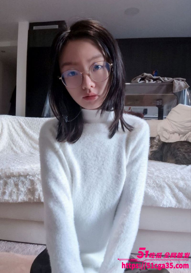 上海极品眼镜反差学生妹自慰视图流出 2