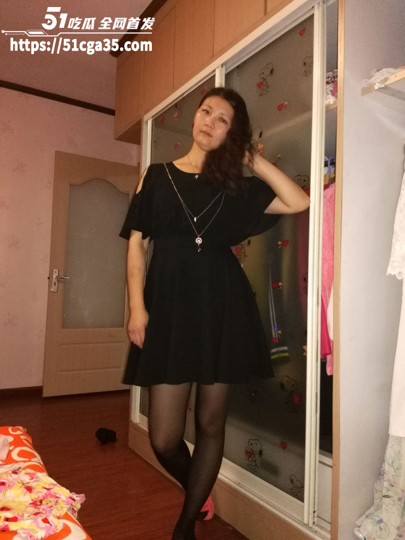 山东济宁人妻少妇 出轨视频流出 毒龙深喉玩的不亦乐乎 多种姿势性爱层出不穷 真是让人大开眼界！