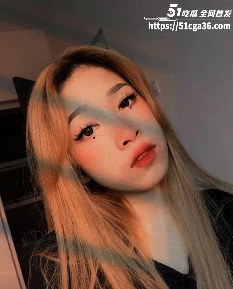 极品金发美女 酒店开房打炮视频流出 主动上位骑乘男友大屌 超绝美臀肉浪滚滚 香艳至极