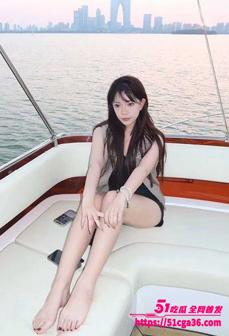 上海白领女神 周佳怡 团建后被男同事强推变性奴 大量淫照不雅视频流出！