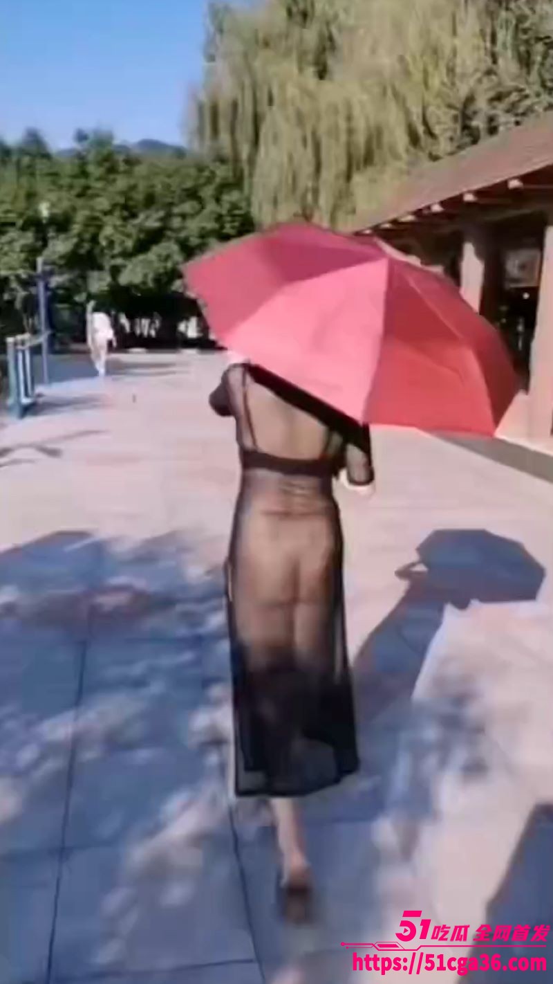 邻居少妇被主人调教成淫荡母狗 穿透明薄纱套装逛超市 户外露出刺激到裂！