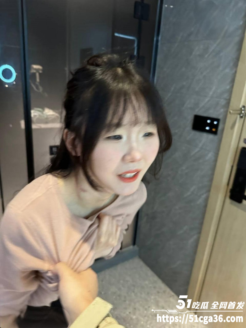 反差大一嫩妹董欣约炮大龄炮友03