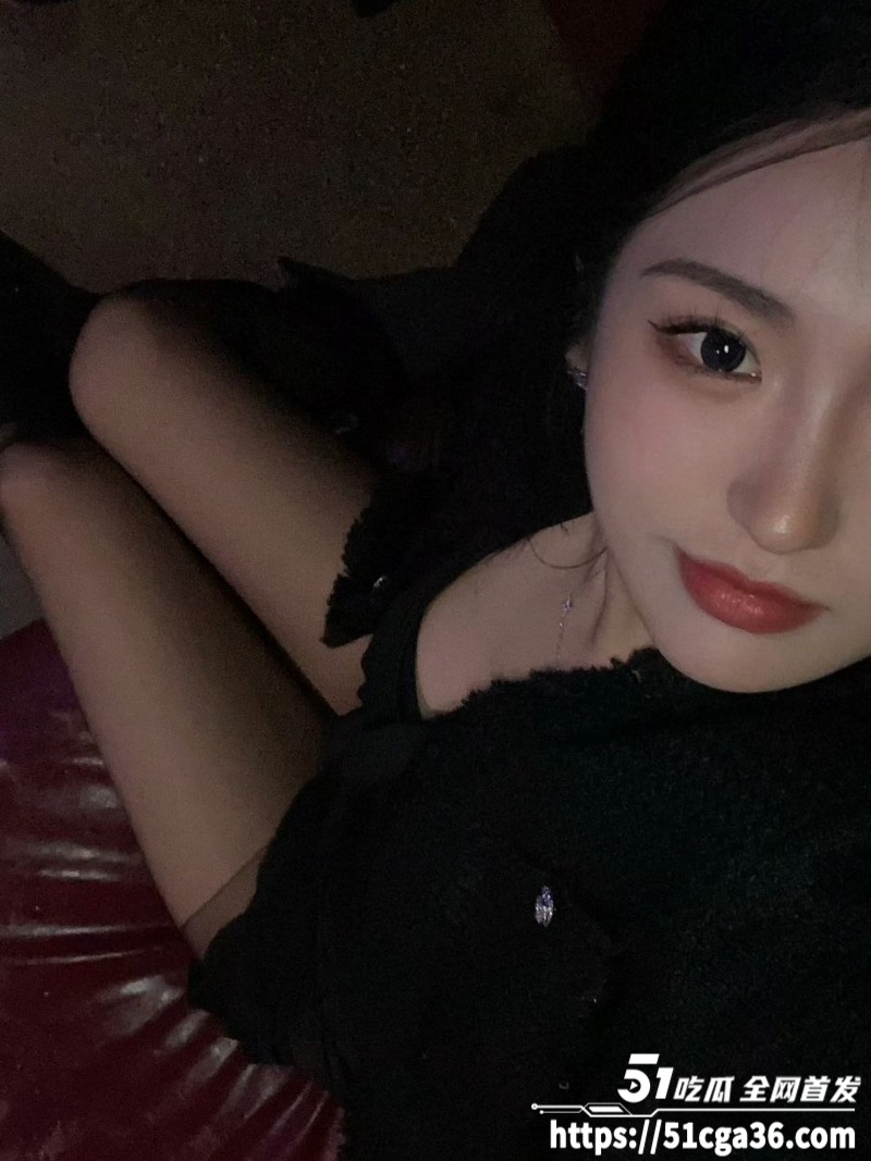 高颜值性感女神性爱自拍 金主胯下的母狗 撅起屁股主动抖动 各种姿势爆操骚穴 全程呻吟不断！