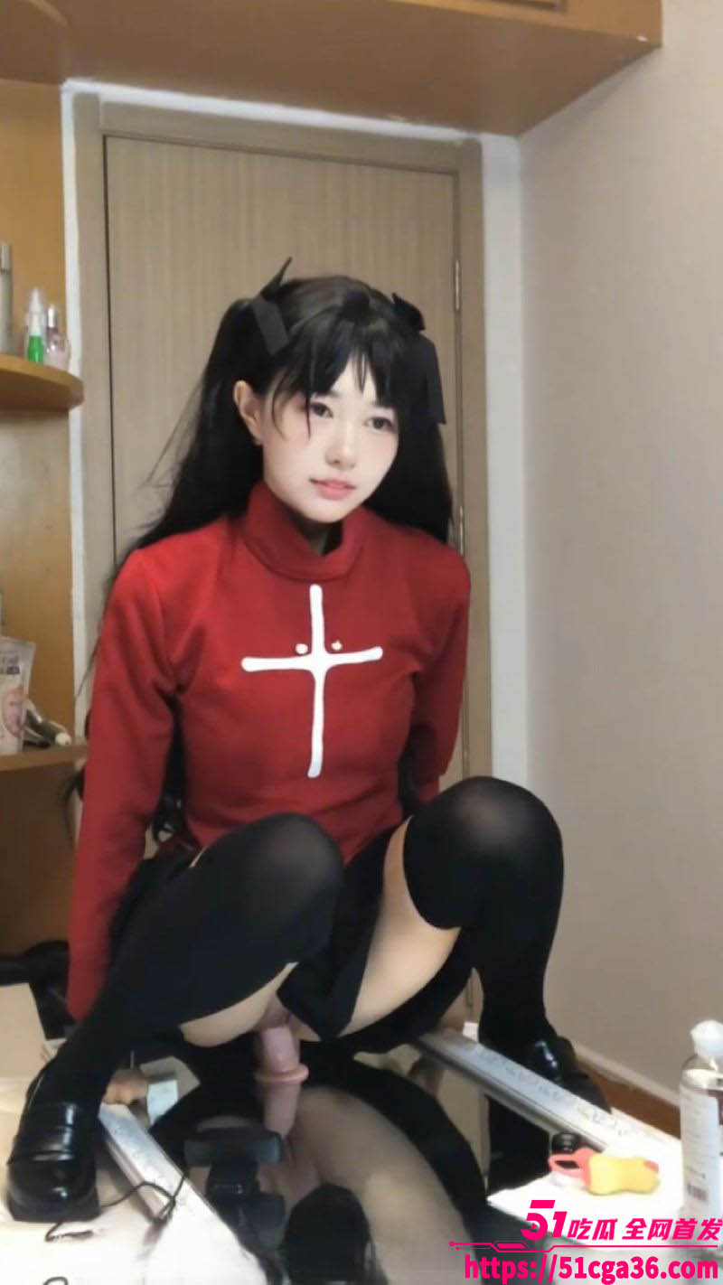 极品美少女加藤惠cos远坂凛对镜自慰视图 3