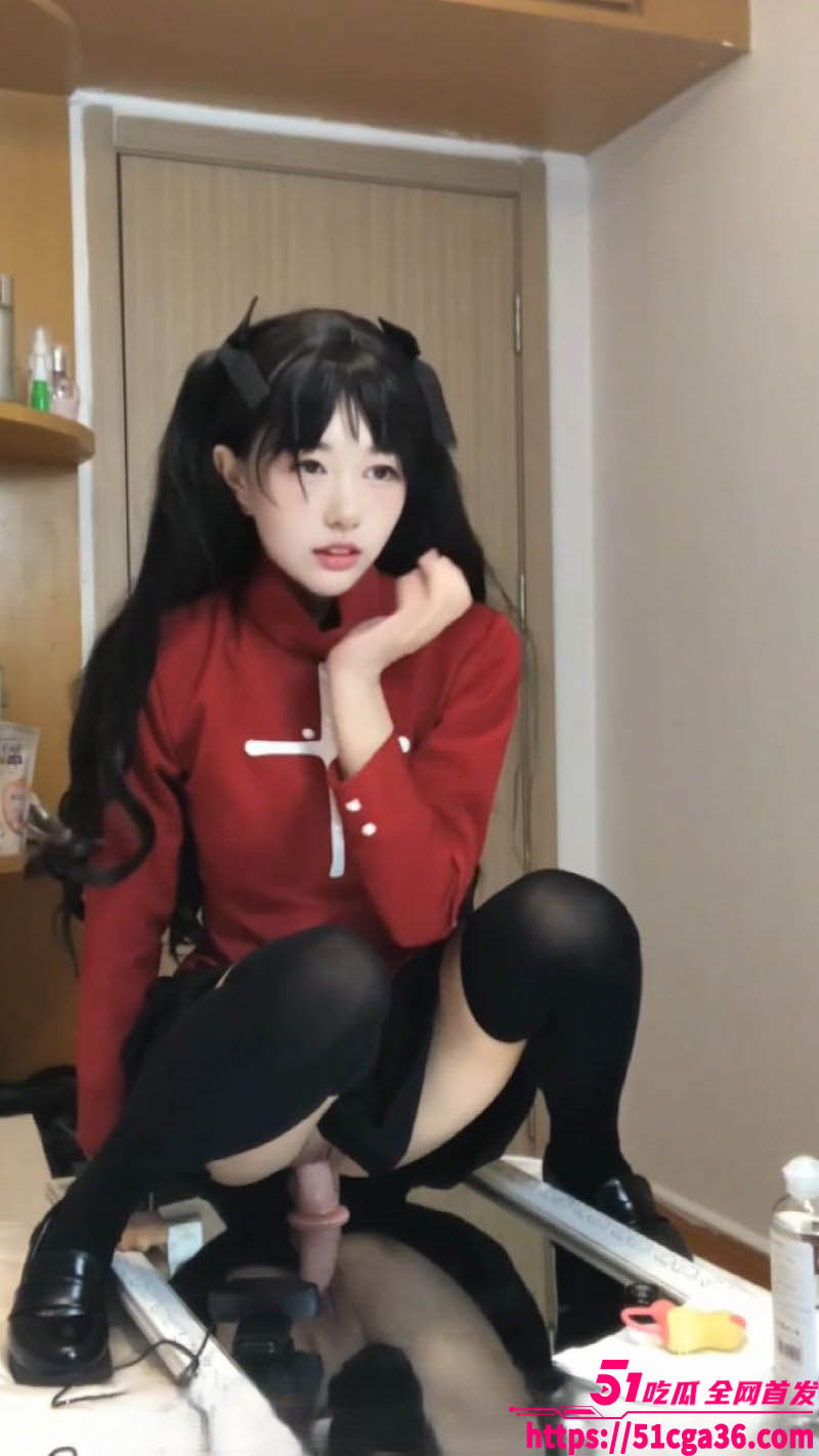 极品美少女加藤惠cos远坂凛对镜自慰视图 2
