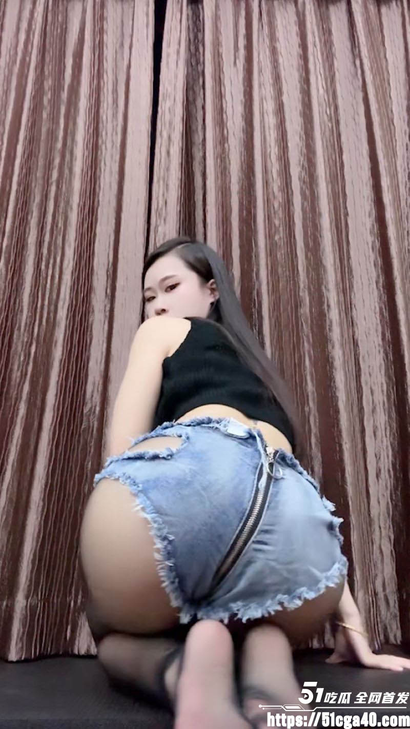 快手网黄CT少女付费定制！火辣全裸抖奶自慰视频 7