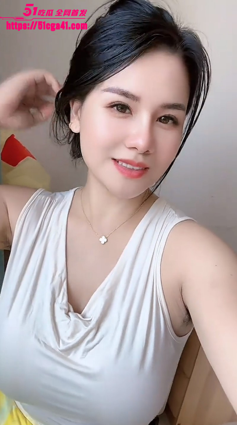 抖音超美气质少妇 木瓜宝妈 定制福利 浑圆巨乳白皙诱人 自慰放尿画面下贱至极！