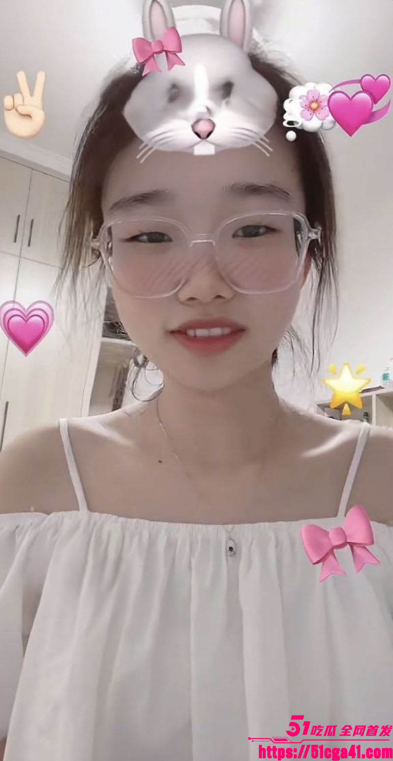 鹰潭眼镜妹 孙萌 洗澡视频泄露 反差骚货扣穴潮吹 浓密黑毛宛如炮架子 尽显母狗本性！