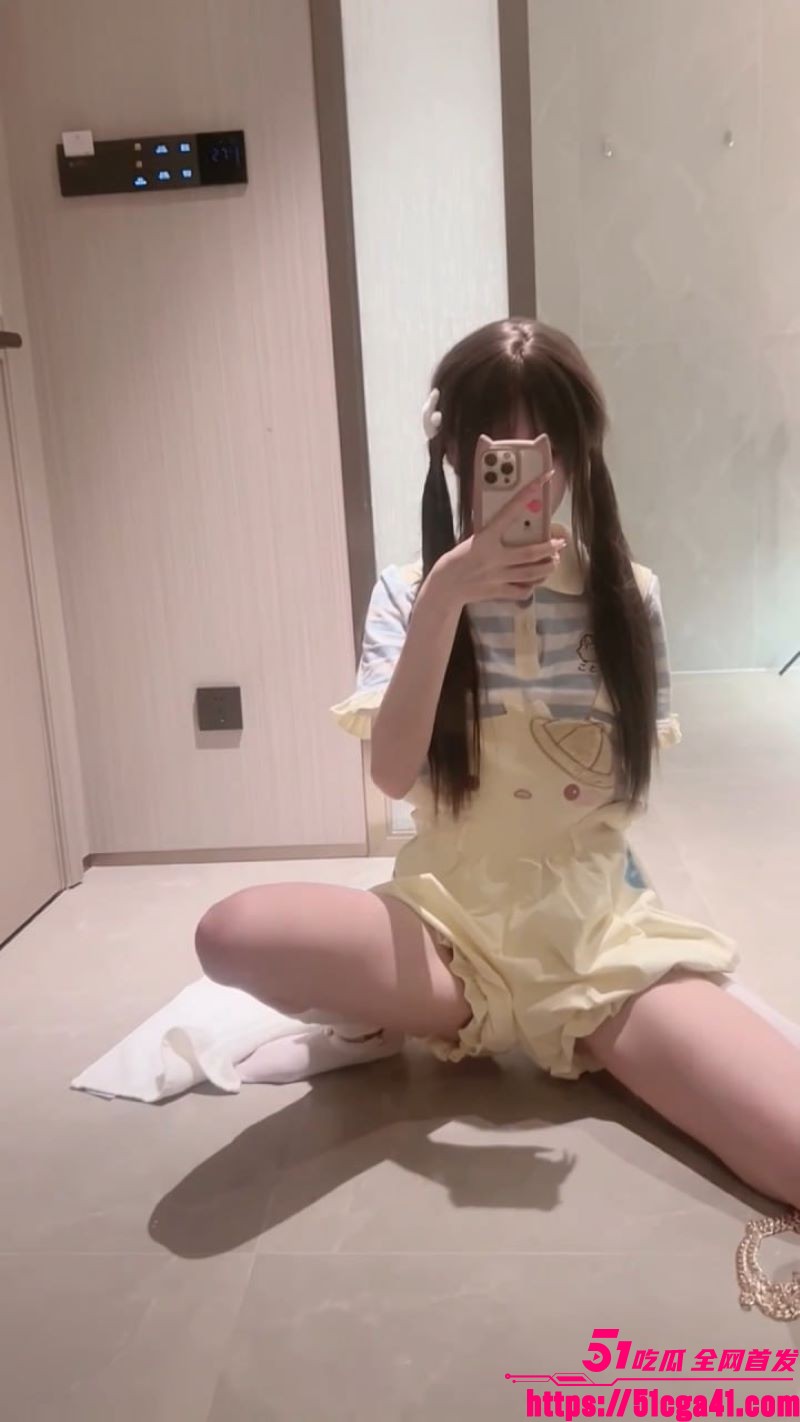 推特极品双马尾萝莉北的屋拍摄定制脱衣视频 2