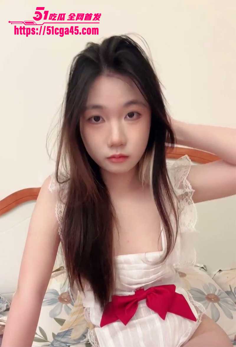 超顶反差美术系女学生女大猫猫在校自慰直播视频流出2拷贝