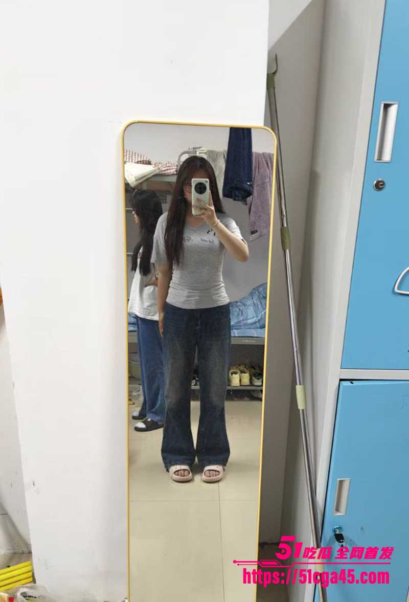 郑州经贸学院美女校花王欣玥裸聊视频曝光4拷贝