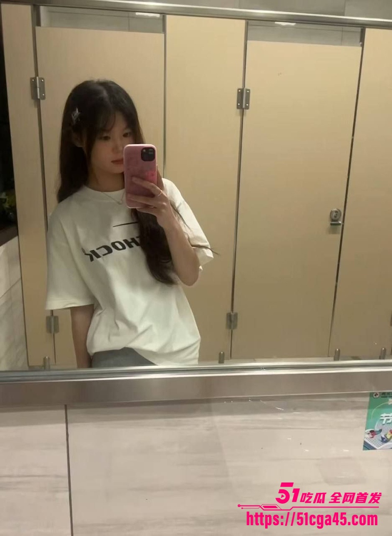 北京通州区师范高中 蔡依颖 19岁高三学生妹 做爱视频被同学流出 反差小母狗爱吃肉棒 翘臀后入呻吟无比销魂！