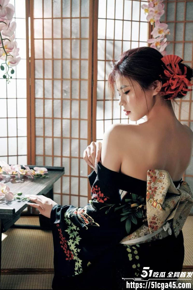 极品反差婊张慧雯约炮自慰视频流出 2