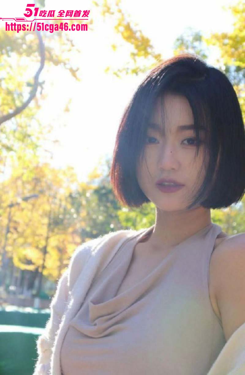 高颜值气质舞蹈生 痴迷小红书约炮 与炮友开房激战半夜 被内射后不洗澡回家与男友再战！