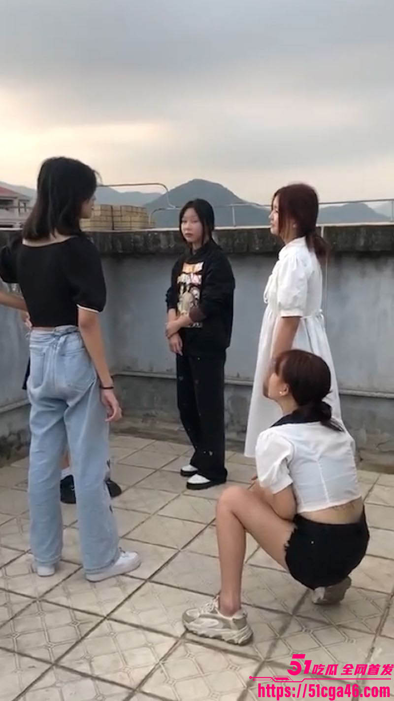 泉州反差婊叶欣怡花式做爱与霸凌视频曝光 3