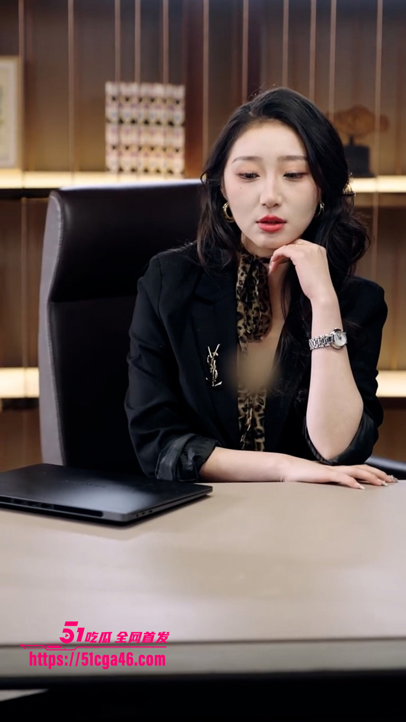 擦边短剧《今夕是何年》面对女上司的诱惑 他是否能把持得住！