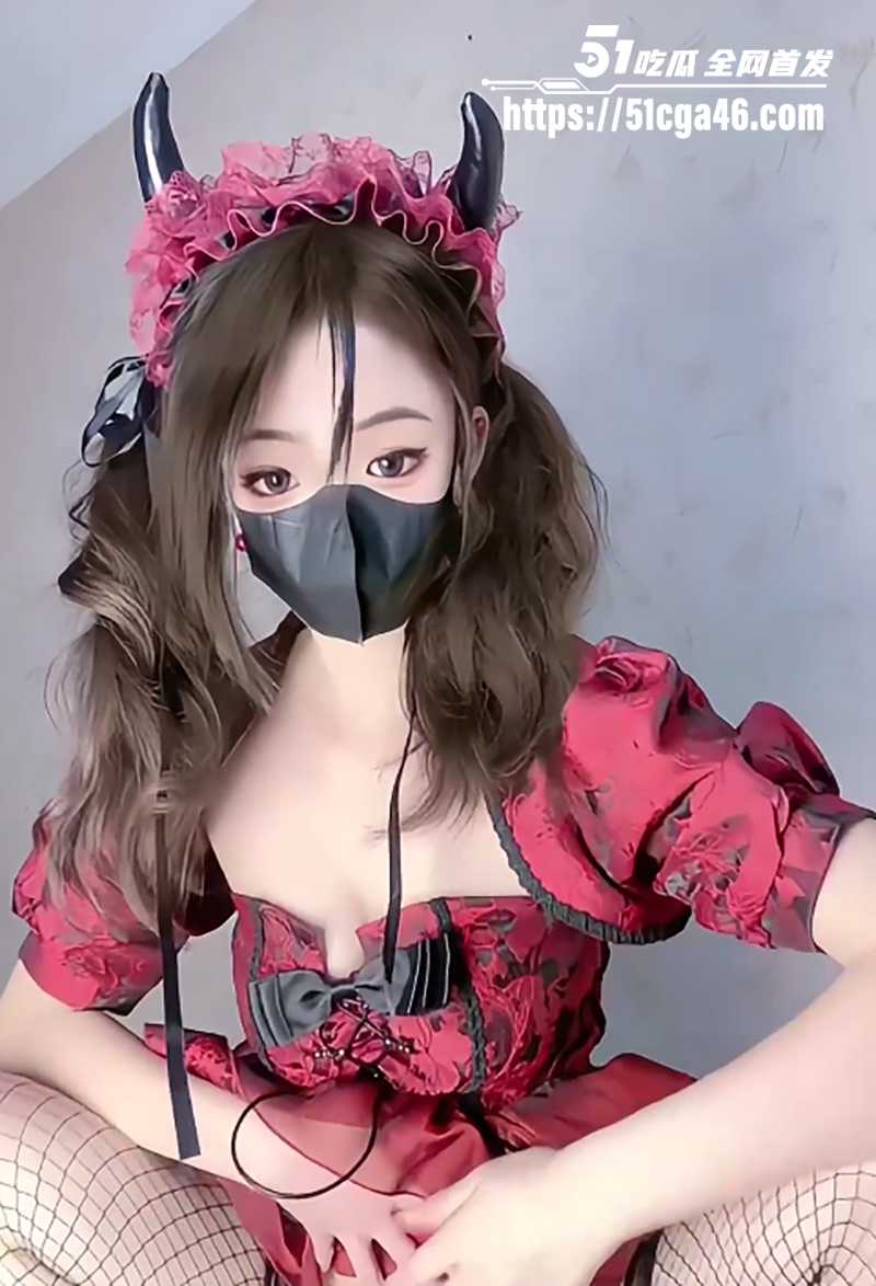 极品裸舞福利姬 一口白桃七 最新福利合集 玩假屌上演自慰裸舞 花式玩穴狂插喷水 户外露出蹲地放尿！