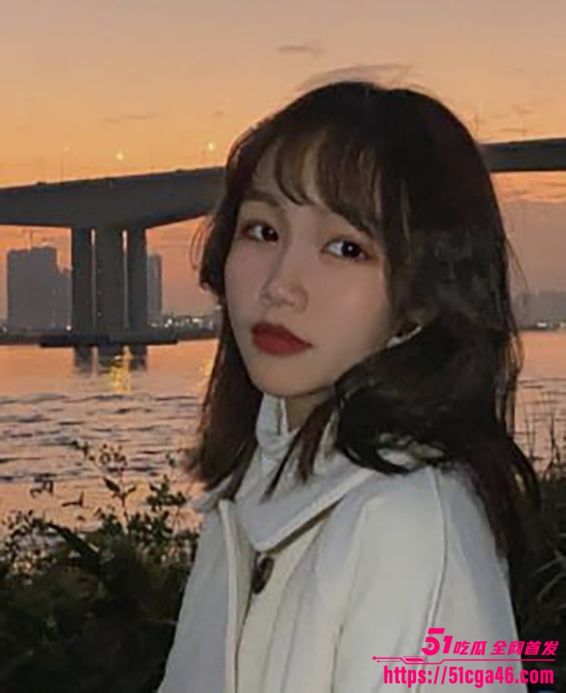 江西清纯少女 宋筱月 被金主2w包养 被调教成玩物沉溺肉欲无法自拔 主动口交满足金主各种变态要求！