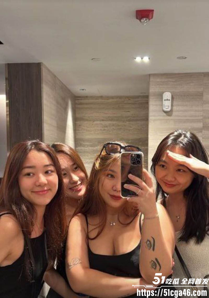 超骚微胖巨乳美女 自拍揉奶和自慰视频泄密 3