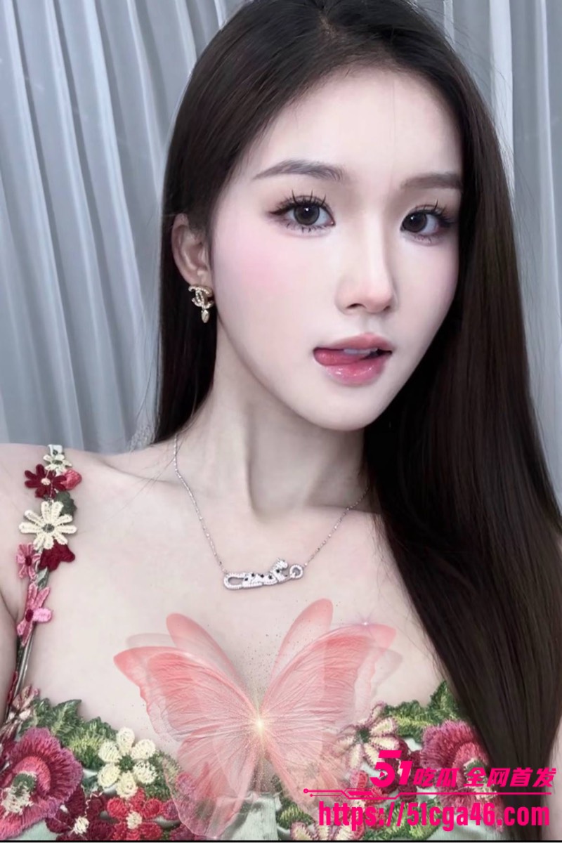 天津反差女主播 王佳佳 与金主爸爸约炮视频曝光 大屌爆操嫩穴白浆喷涌 镜头前道具自慰 淫骚表情无比诱人！