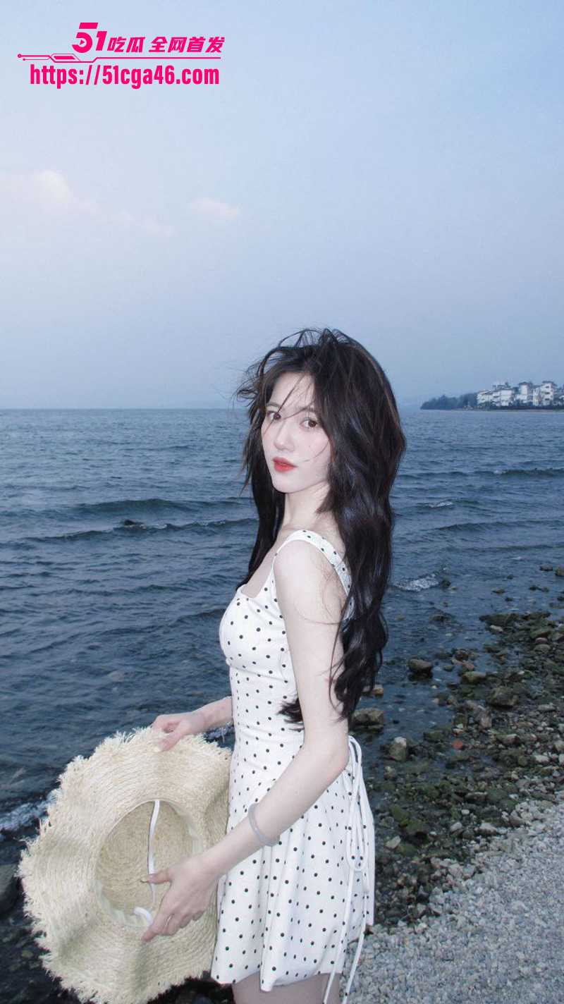 海角乱伦大神 爱女儿的每一天 跳蛋玩弄女儿 我也射了好多给她！