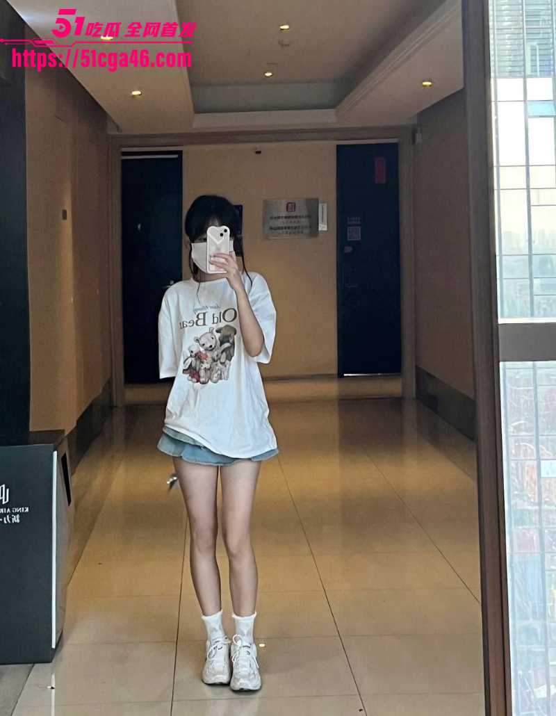 11四眼学生妹 私下跪舔鸡鸡 5