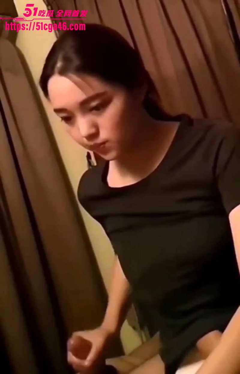 当年火爆全网的万人求系列 甜美小姐姐打飞机合集流出 精油按摩私密高潮 顶级抓龙筋手法 没人能坚持3分钟！