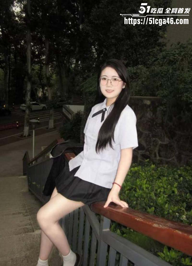武汉大学娄培琳被金主深喉操嘴05