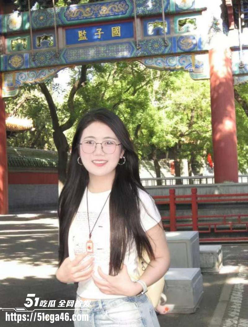 武汉大学娄培琳被金主深喉操嘴06
