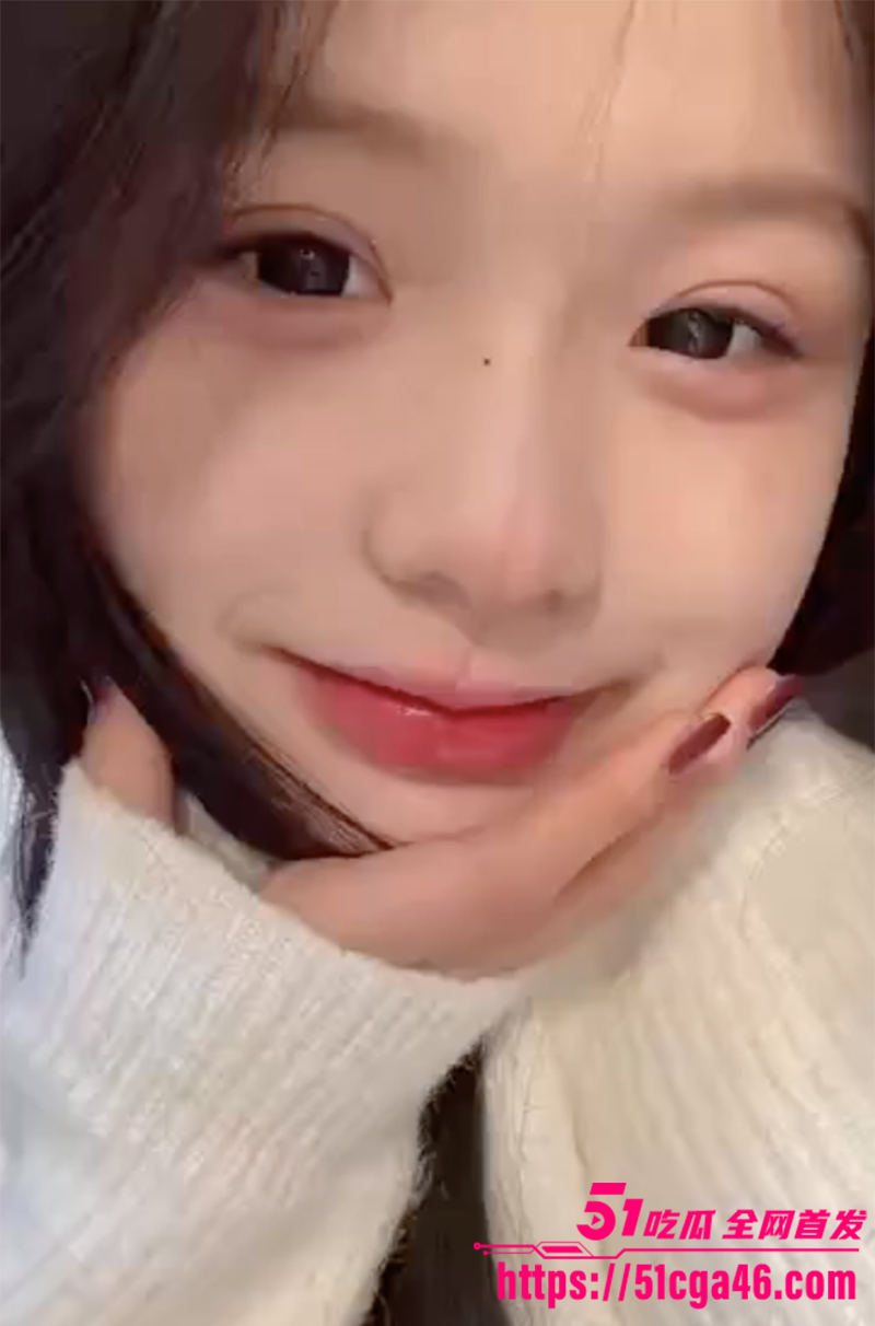 海角乱伦大神 调教亲姐姐 新作 女朋友在客厅玩手机 我在房间里干她闺蜜 全程露脸手指抠嘴爆菊！