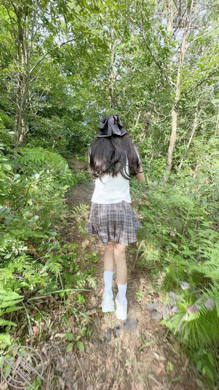 海角乱伦大神 长腿女儿丽丽 新作 野外与女儿做爱 人来人往女儿紧张的要死 阴道却变得无比紧致！