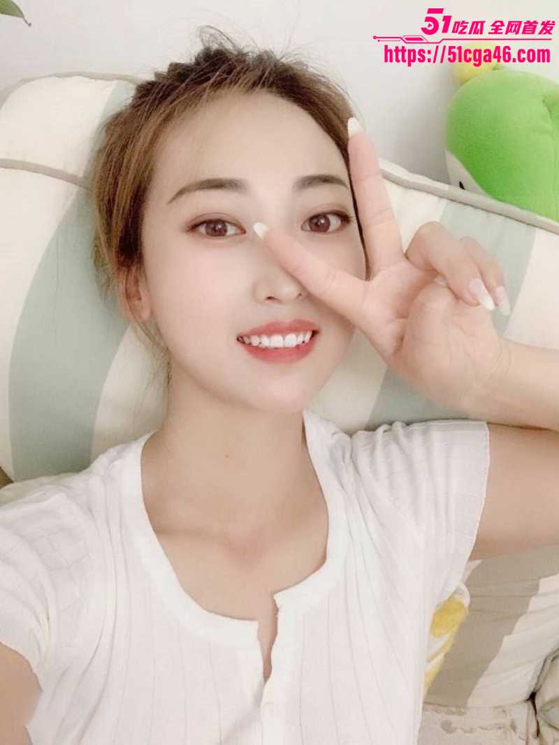山东少妇 玉儿 饥渴难耐骚母狗 与情人约炮视频流出 清纯外表掩藏荡妇本性 3P口交淫乱至极！