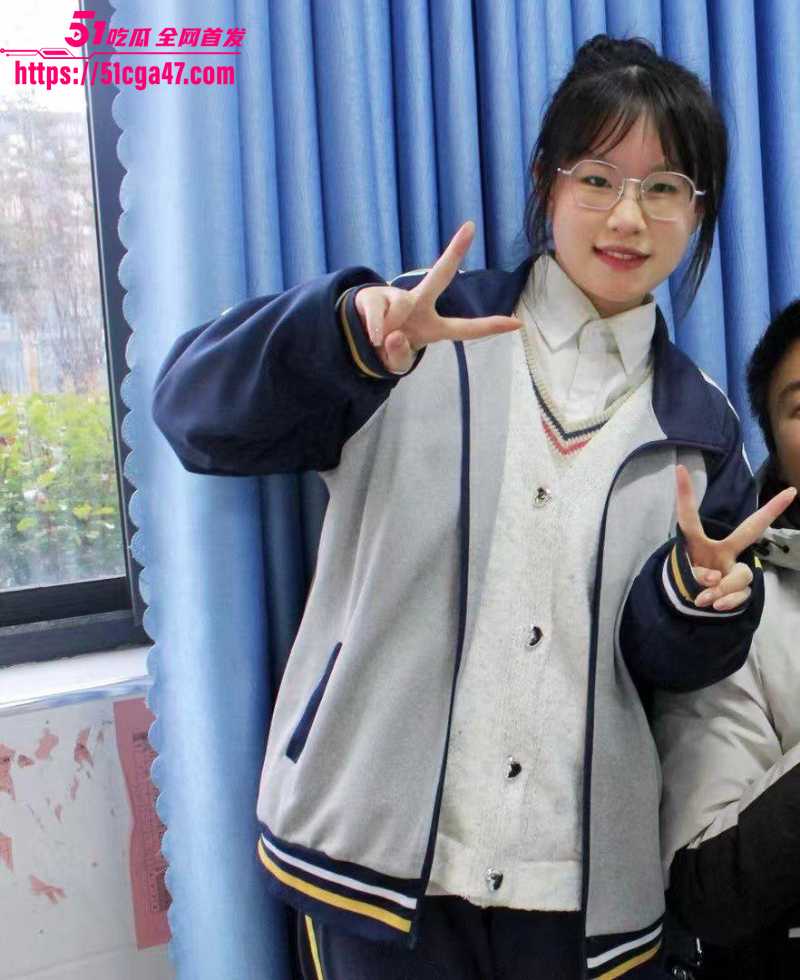 昆明传媒学院大一新生 阚永晴 清纯女神被男友曝光反差一面 露脸口交骑乘假屌自慰！