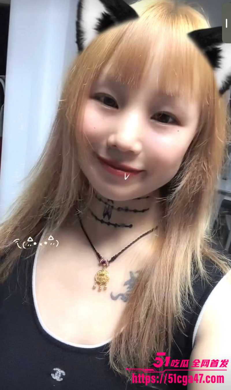 湖北武汉反差少妇 李萍萍 裸聊视频惨遭流出 蝴蝶嫩穴假屌自慰 呻吟声非常淫荡！