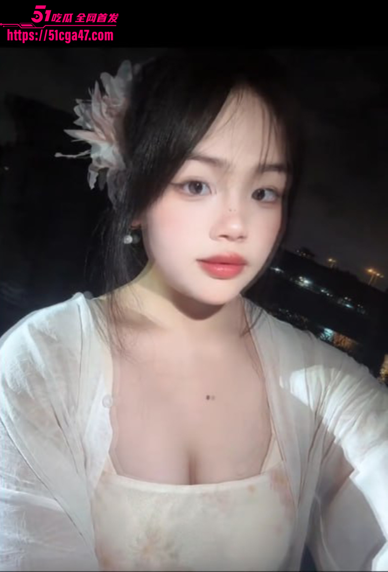 抖音大奶萌妹网红 吃货 付费自慰福利流出 火辣身材一览无余 性感女神竟有如此反差淫荡一面！