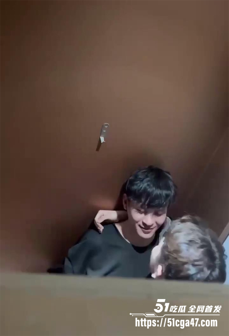 男同约厕所见面 2 拷贝