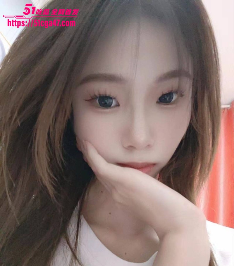广东极品嫩妹 张海燕 私会上司申请口交视频流出 蜜舌肉棒交织缠绵 深喉口爆无比淫荡！