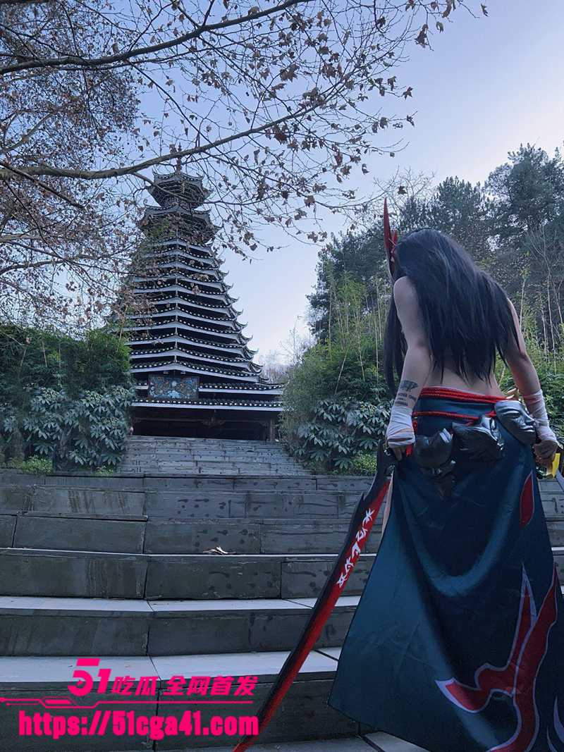 贵州花果园COS圈女神 人造18号 与金主做爱曝光 火辣身材完美暴露 小腿纹身实锤无疑！