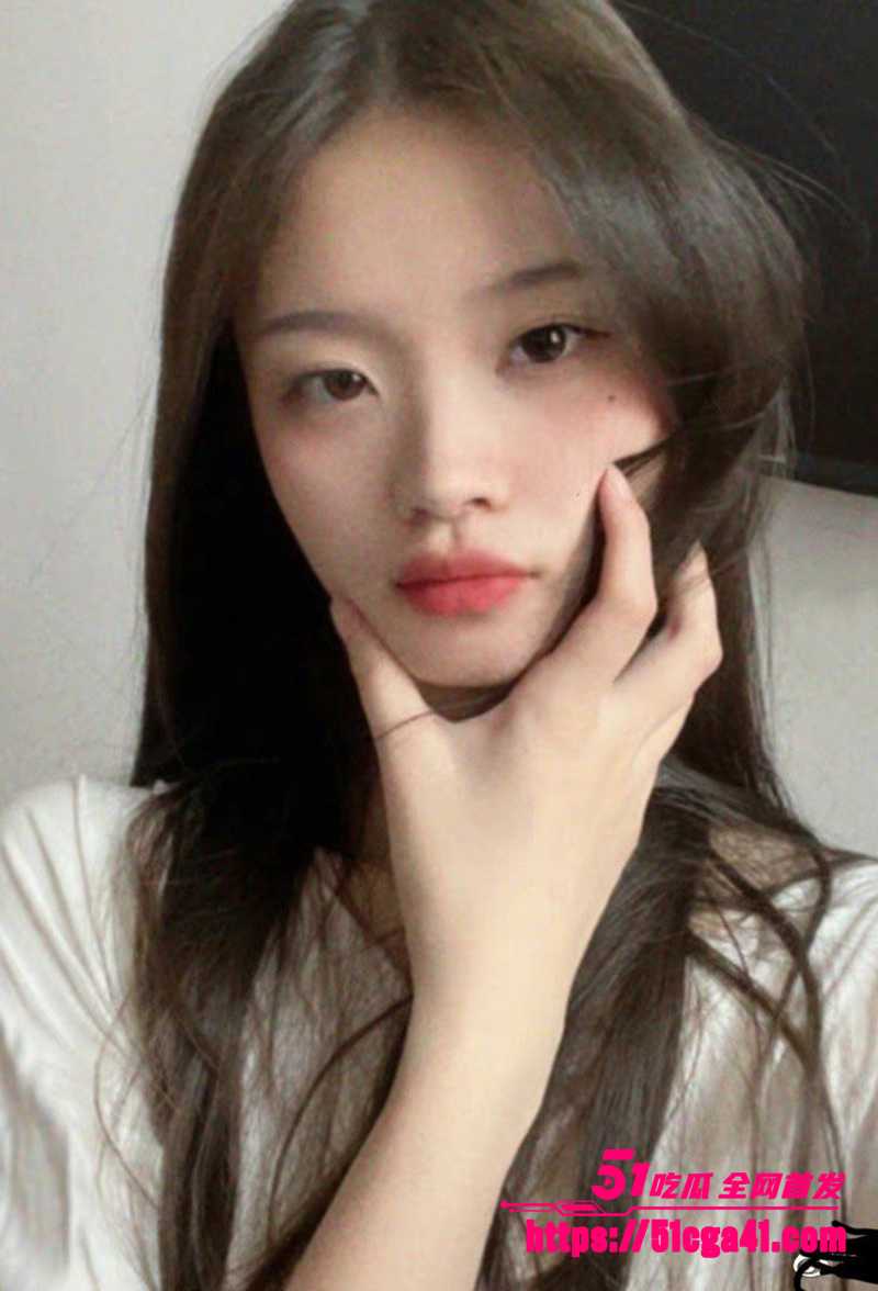 中山大学极品校花 谢小小 与富二代男友不雅视频流出 绝美少女淫骚舔屌 花式无套做爱 画面超淫刺激！