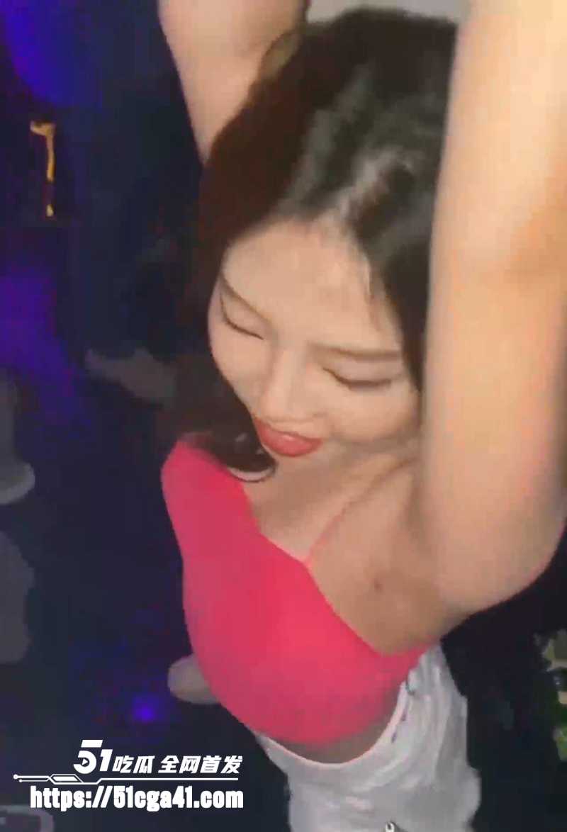 酒吧大神调教极品骚货美女视频流出 3 拷贝