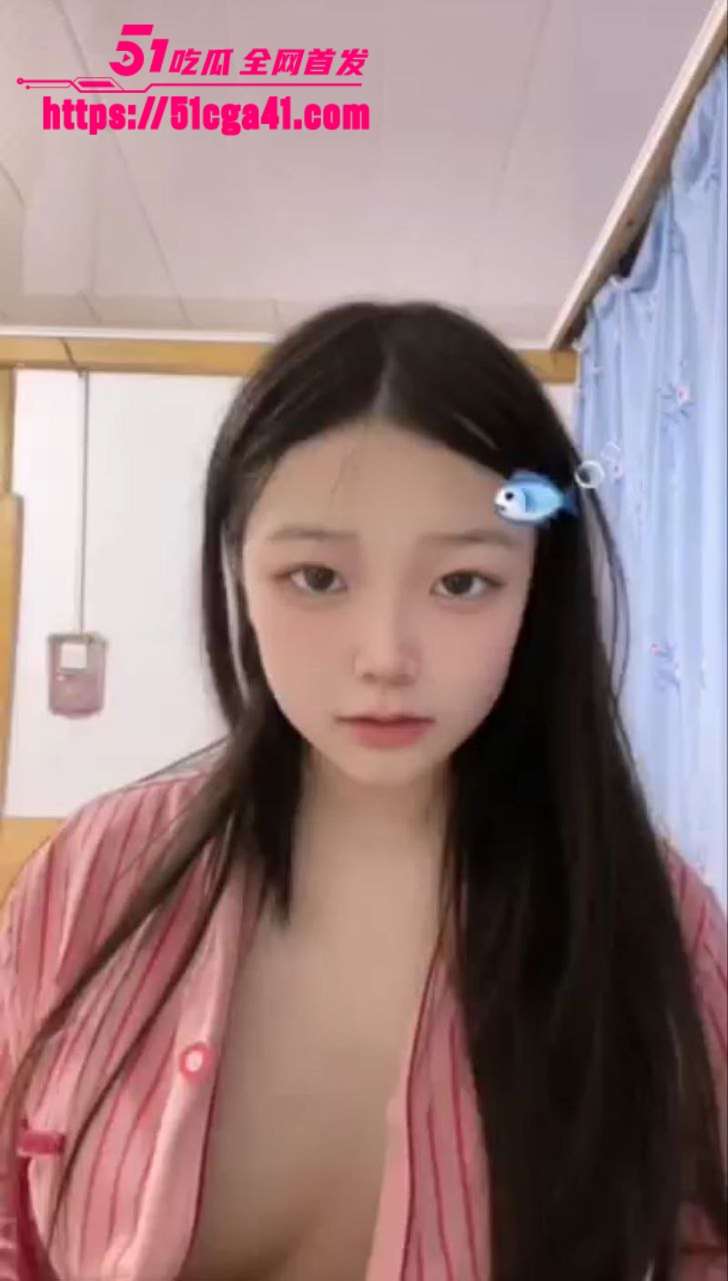 江苏徐州丰县 王佳暖 21岁女大学生自慰摸奶视频曝光 骚母狗自曝被破处 同时交往五六个男朋友！