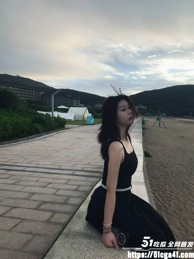 浙江海宁 张张 醉后被拍裸照 一线天馒头逼堪称完美炮架 与前男友性爱视频更是炸裂全网！