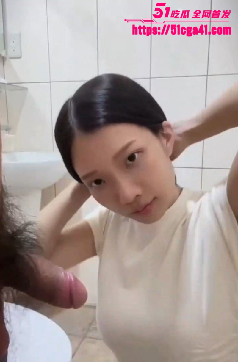 河北美甲店老板娘 宁欣 为捞金下海黄播 户外厕所多角度大秀 深喉拉丝眼色魅惑 简直男人的精盆！