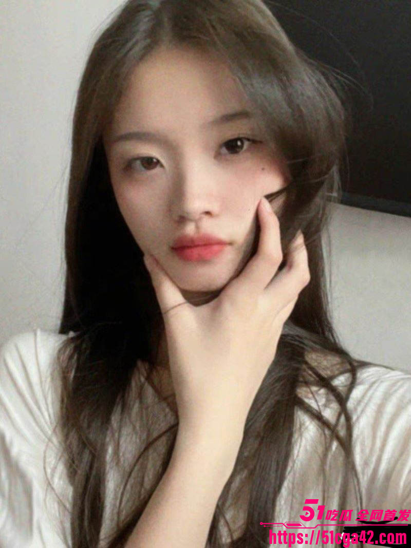 医学院高颜值女大学生与富二代性爱自拍流出 蜂腰嫩乳身材完美 后入式爆操狂干 淫水喷涌！